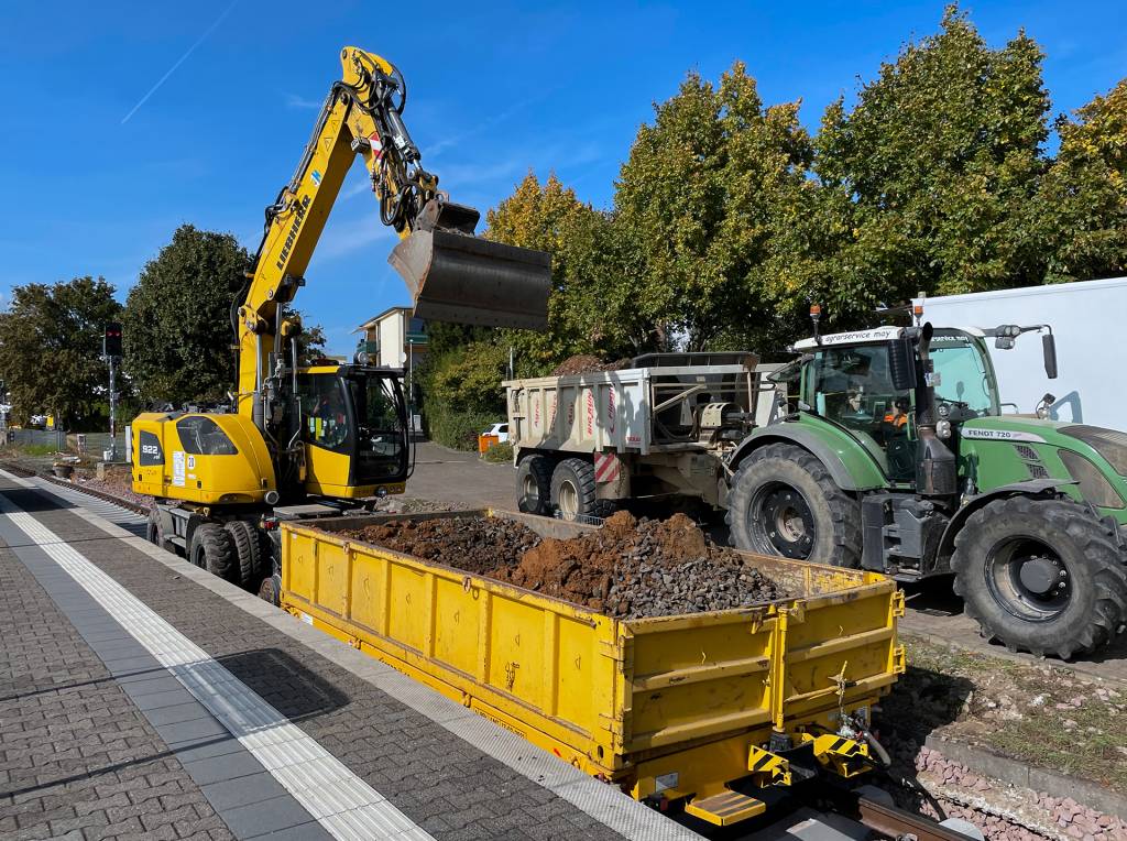 zweiwege-bagger-in-action