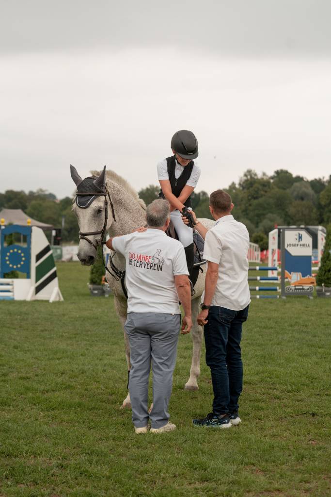 Ein toller 1. Platz im M-Springen